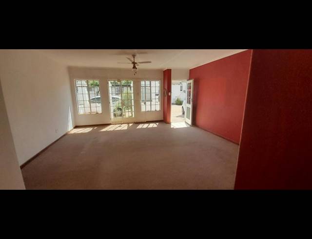 2 BEDROOM TOWNHOUSE FOR SALE IN DIE HOEWES
